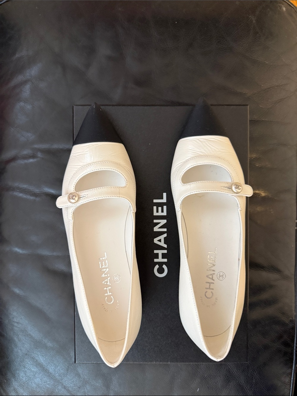 CHANEL Cream Leather Mary Jane Flats with Black Cap Toe